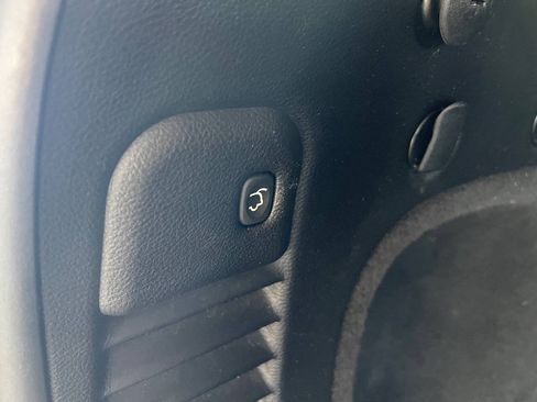 Used 2019 Jeep Grand Cherokee Altitude AWD/4WD image 30
