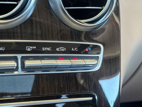Used 2021 Mercedes-Benz GLC 300 4MATIC image 31