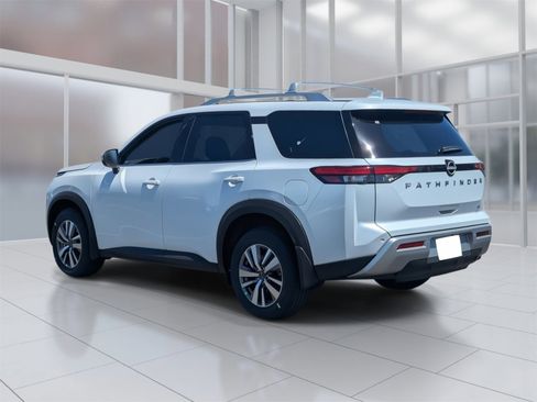 New 2025 Nissan Pathfinder SL image 3