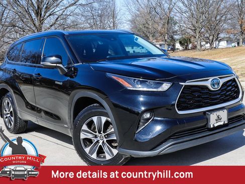 Used 2021 Toyota Highlander XLE image 1