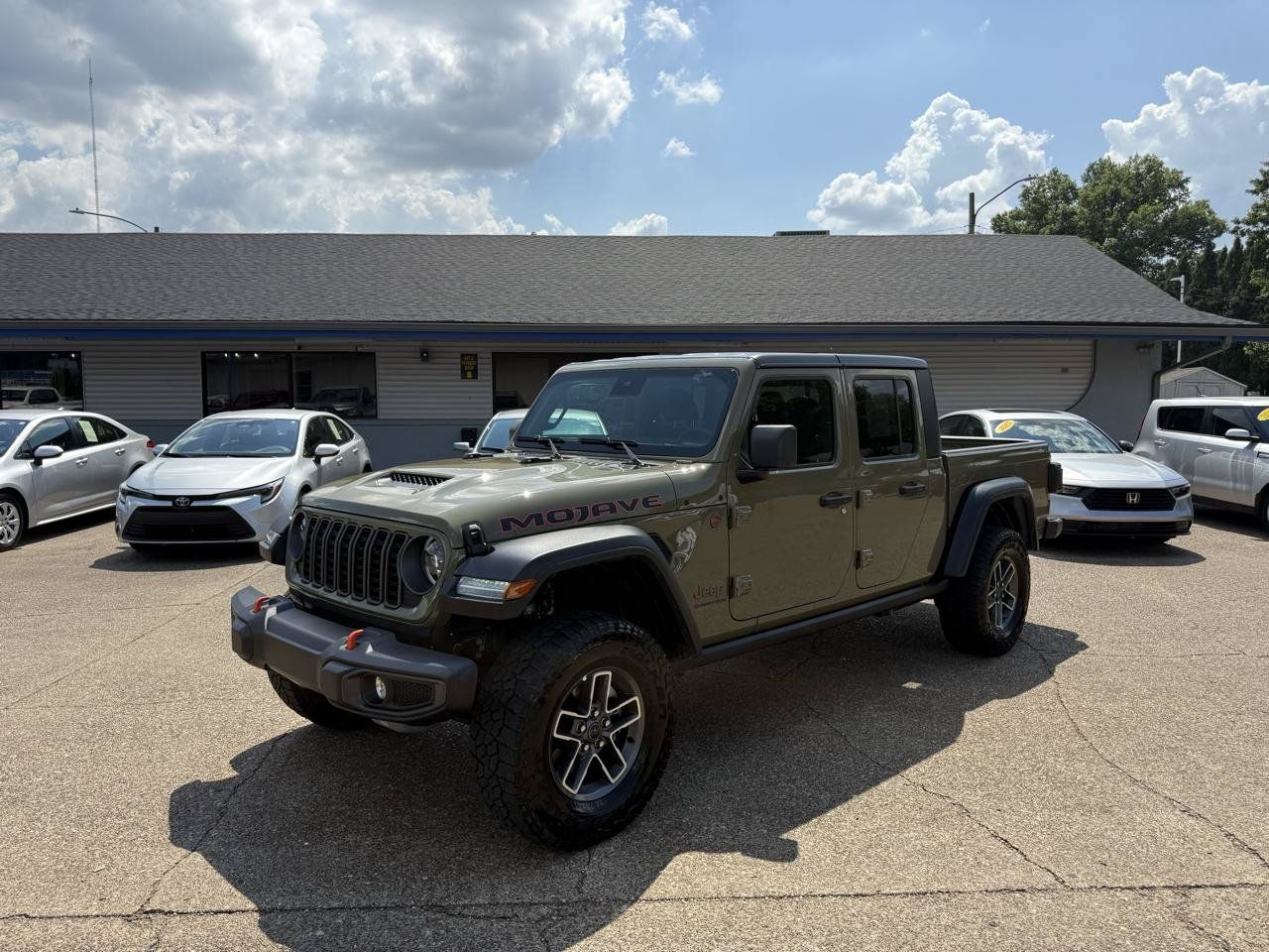 Used 2026 Jeep Gladiator Mojave AWD/4WD image 3