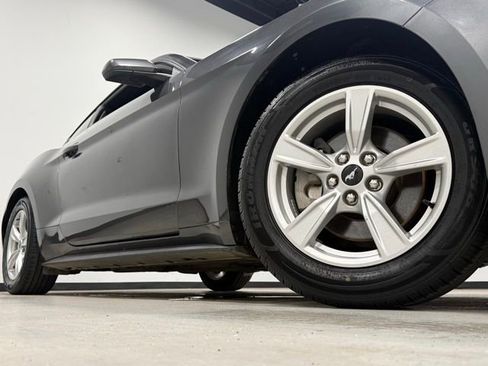 Certified 2019 Ford Mustang Coupe image 3