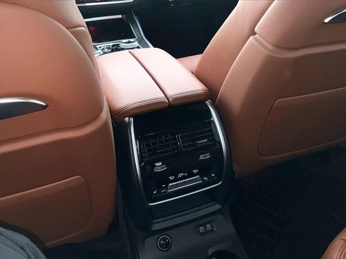 Used 2025 BMW X7 M60i image 25