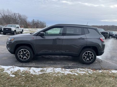 Used 2024 Jeep Compass Trailhawk w/ Trailhawk Convenience Group image 10