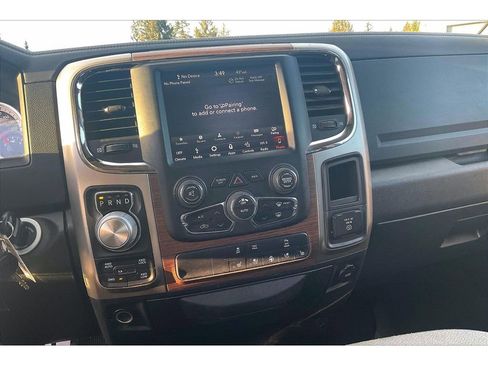 Used 2018 RAM 1500 Laramie image 34