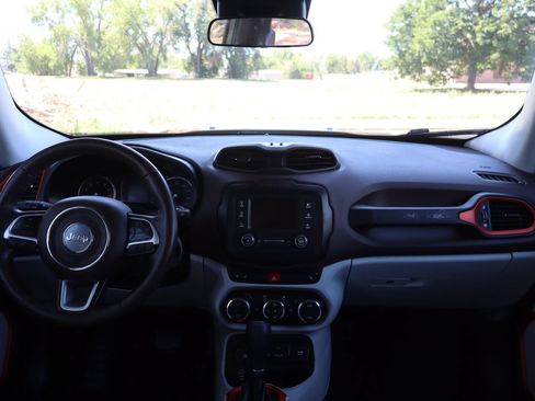 Used 2015 Jeep Renegade Latitude w/ Popular Equipment Group AWD/4WD image 16