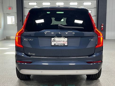 Used 2022 Volvo XC90 T6 Momentum w/ Climate Package image 4