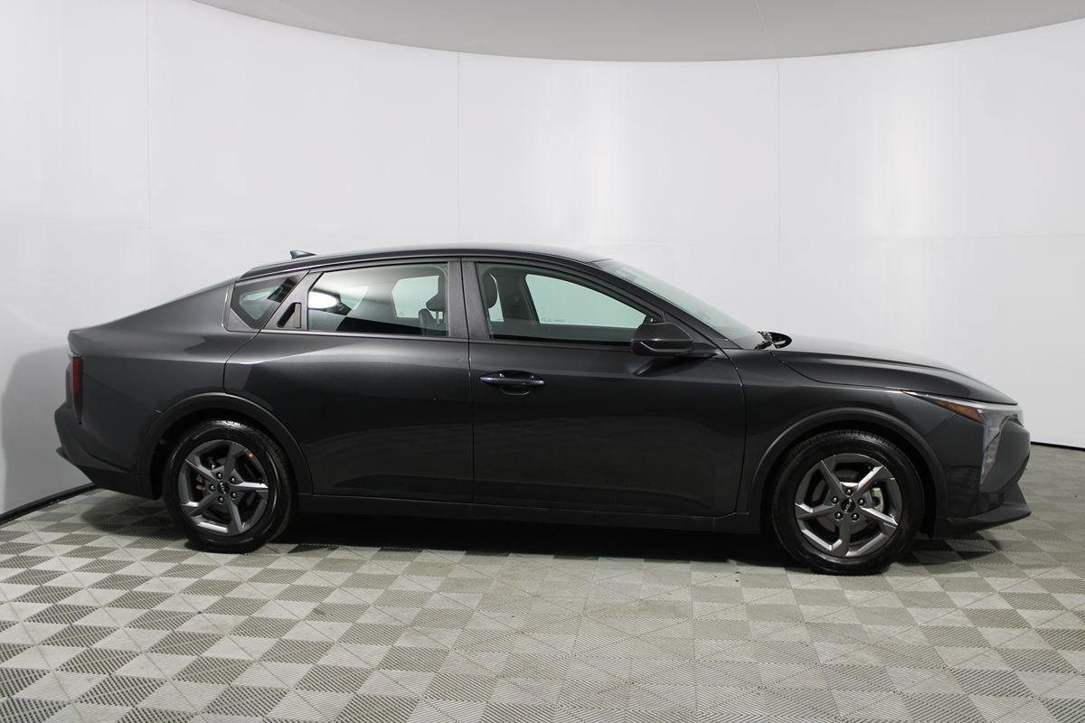 Used 2025 Kia K4 FWD image 36