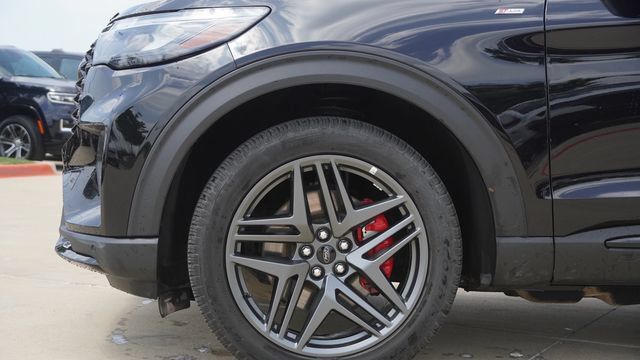 Used 2025 Ford Explorer ST-Line w/ ST-Line Street Pack AWD/4WD image 5