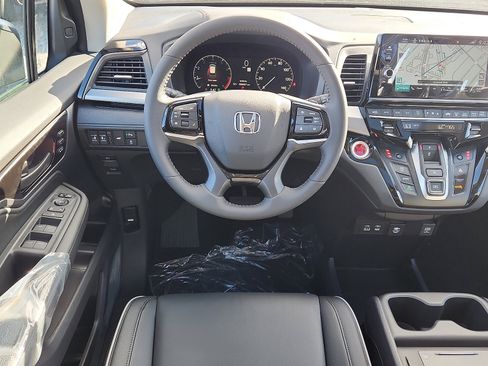 New 2026 Honda Odyssey Touring image 7