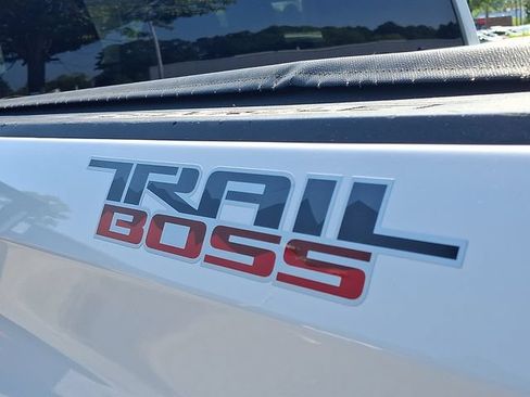 Used 2019 Chevrolet Silverado 1500 LT Trail Boss w/ Convenience Package AWD/4WD image 35