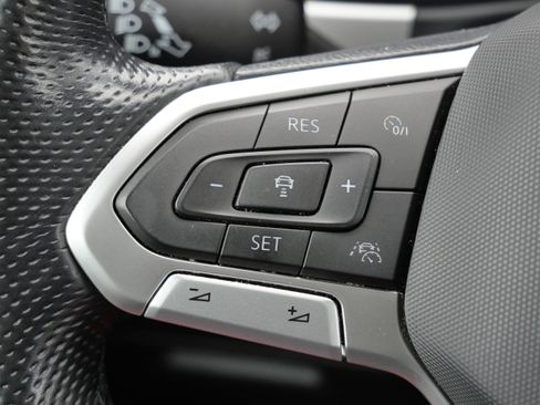 Used 2022 Volkswagen Atlas Cross Sport SEL R-Line image 33