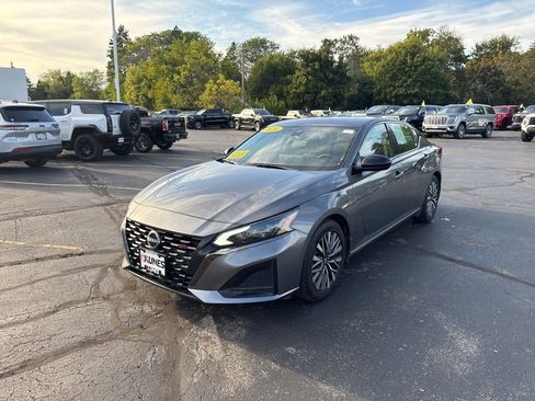 Used 2024 Nissan Altima 2.5 SR w/ SR Premium Package image 8