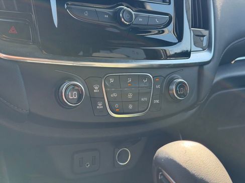 Used 2023 Chevrolet Traverse LT image 26