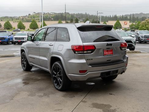 Used 2021 Jeep Grand Cherokee Laredo X AWD/4WD image 5
