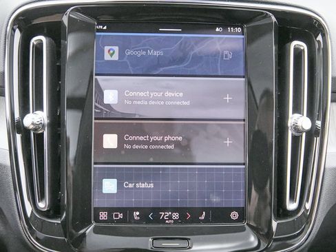 Certified 2024 Volvo XC40 B5 Plus w/ Protection Package Premier image 28