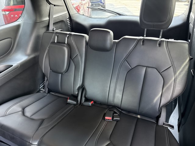Used 2026 Chrysler Pacifica Select FWD image 7