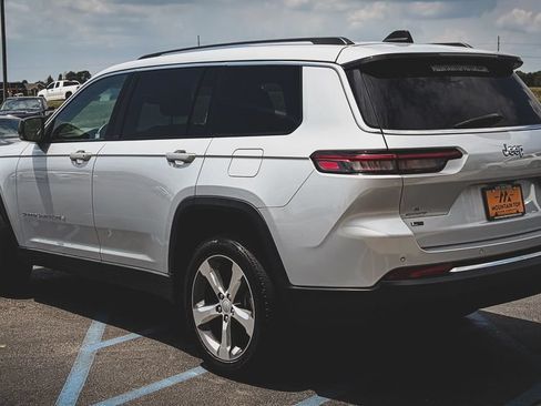 Used 2022 Jeep Grand Cherokee L Limited RWD image 9