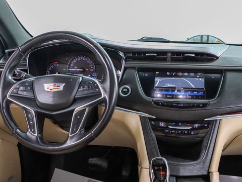 Used 2018 Cadillac XT5 Luxury w/ Driver Awareness Package image 17