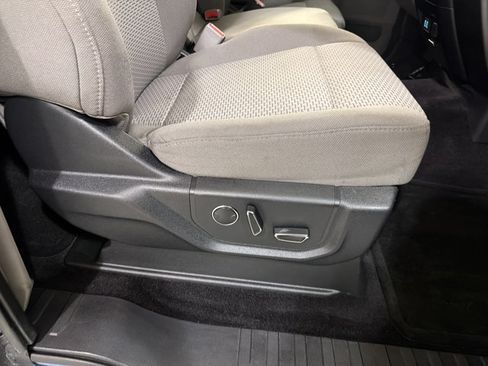 Used 2017 Ford F150 XLT w/ Equipment Group 302A Luxury AWD/4WD image 37