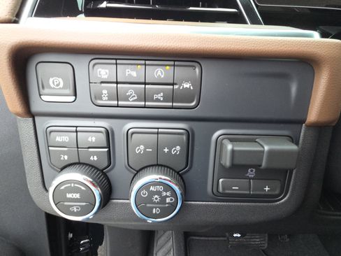 New 2026 Chevrolet Tahoe High Country AWD/4WD image 20