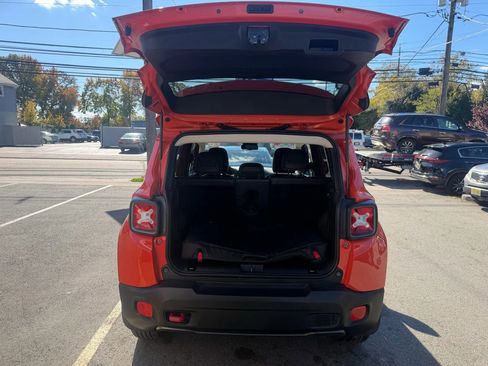 Used 2016 Jeep Renegade Trailhawk w/ Premium Trailhawk Package image 31