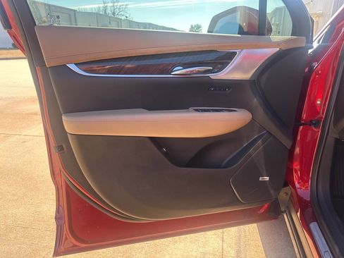 Used 2023 Cadillac XT6 Premium Luxury w/ Platinum Package image 9