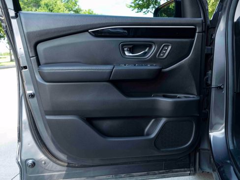 Used 2025 Honda Pilot Touring image 37