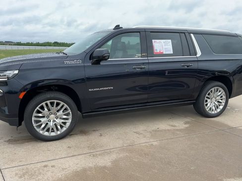 Used 2023 Chevrolet Suburban High Country AWD/4WD image 5