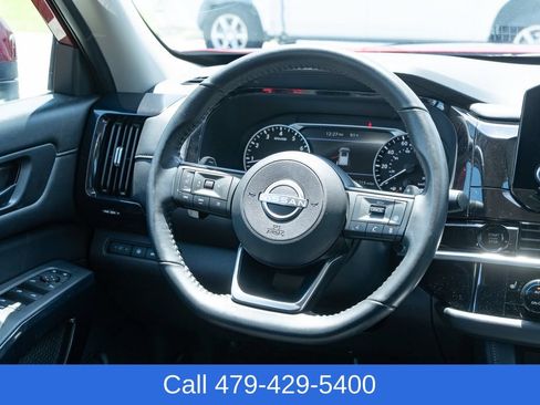 Used 2025 Nissan Pathfinder SV FWD image 32