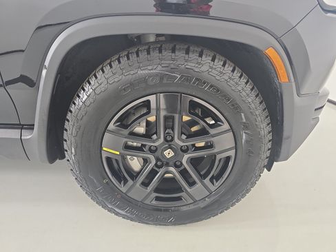 Used 2024 Rivian R1T Adventure Dual AWD/4WD image 11