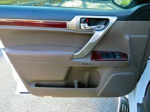 Used 2016 Lexus GX 460 4WD 4dr w/ Premium Package image 18