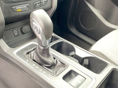 Used 2018 Ford Escape SE image 12