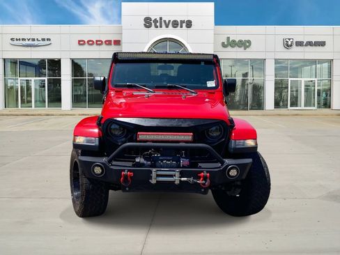 Used 2020 Jeep Wrangler Unlimited Sahara AWD/4WD image 2