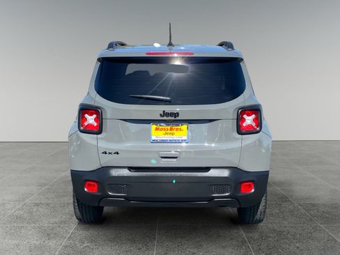 Used 2023 Jeep Renegade Latitude AWD/4WD image 4