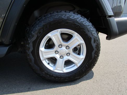 Used 2018 Jeep Wrangler Unlimited Sport S image 14