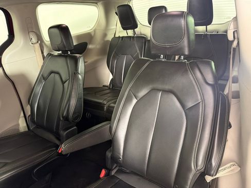 Used 2020 Chrysler Voyager Lxi FWD image 15