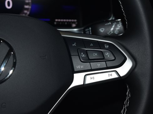 New 2025 Volkswagen Taos SE image 7