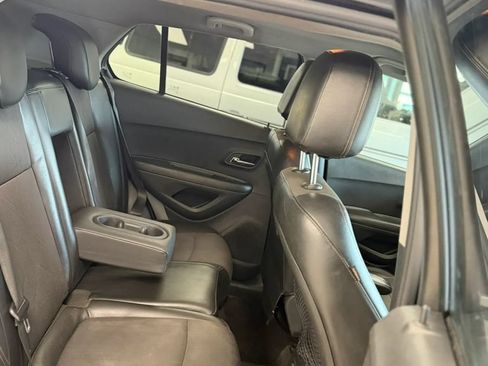 Used 2020 Chevrolet Trax LT w/ LT Convenience Package FWD image 15