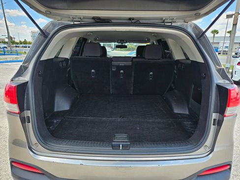 Used 2017 Kia Sorento L FWD image 19