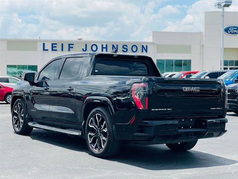 Used 2025 GMC Sierra EV Denali AWD/4WD image 5