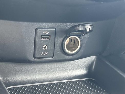 Used 2015 Nissan Rogue SV FWD image 32