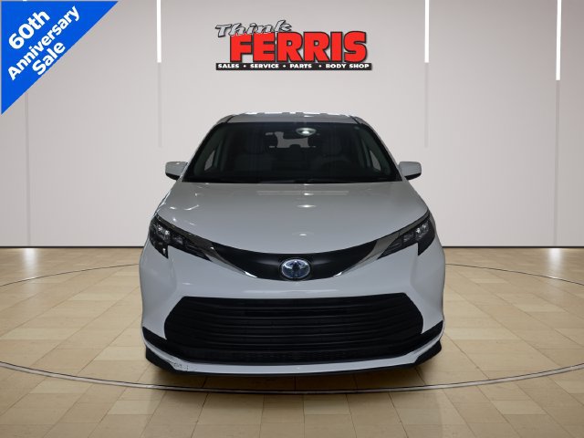 Used 2024 Toyota Sienna LE FWD image 8
