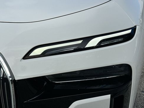 Used 2023 BMW 740i w/ Parking Assistance Package image 32