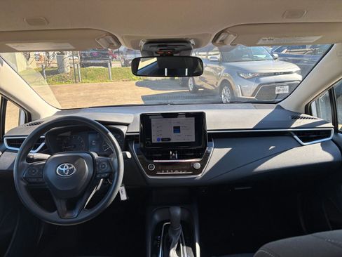 Used 2025 Toyota Corolla LE image 31