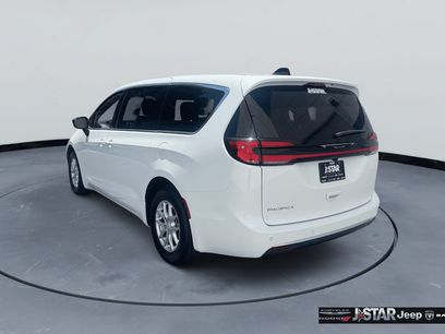 New 2027 Chrysler Pacifica Select