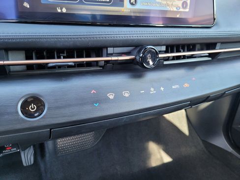 Used 2024 Nissan Ariya AWD image 19