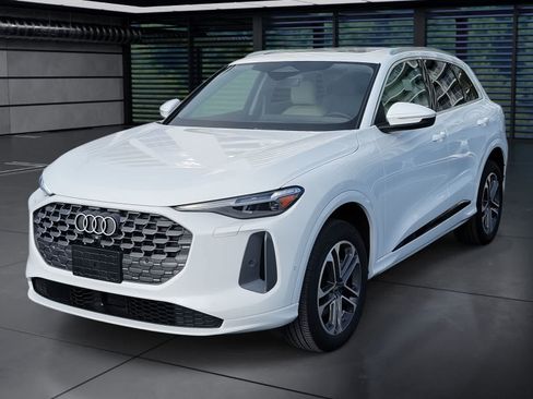Certified 2025 Audi Q5 Premium Plus w/ Premium Plus AWD/4WD image 1