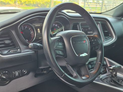 Used 2019 Dodge Challenger SXT RWD image 3