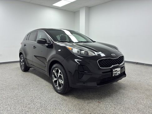 Used 2022 Kia Sportage LX image 2